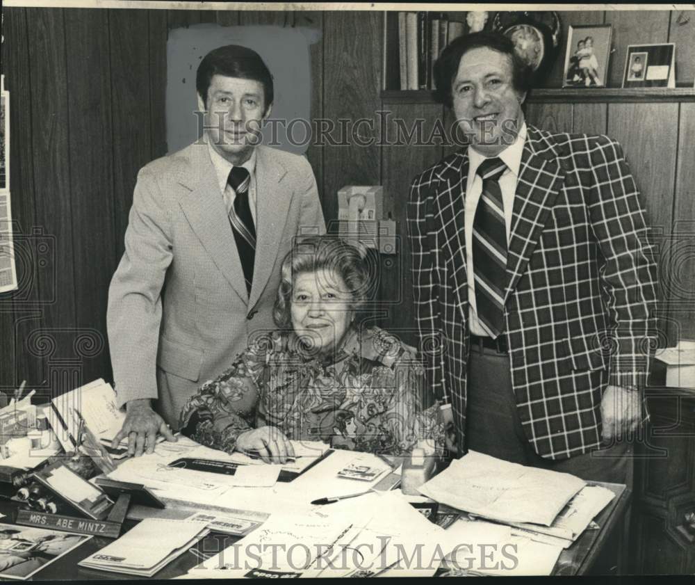 1976 Press Photo Founder and Officials of Mintz Furniture, 521 Barrone Street- Historic Images