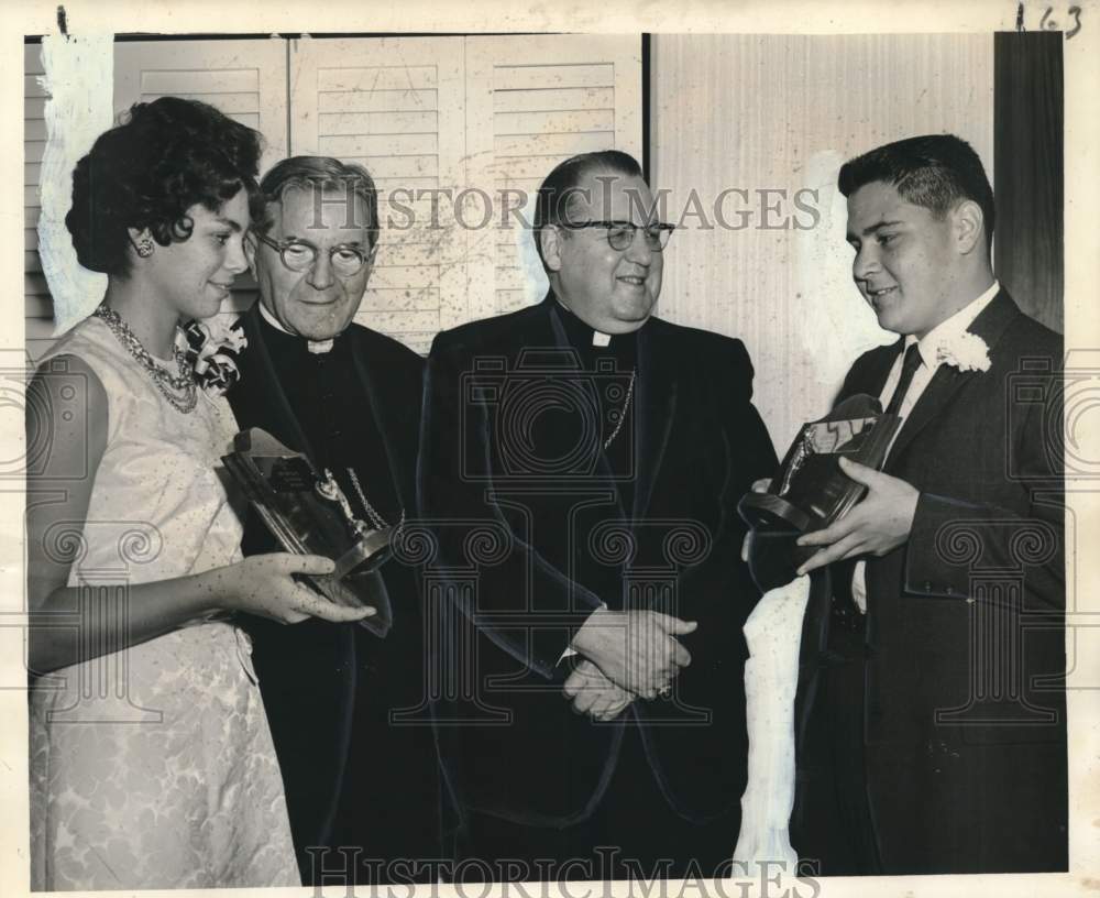 1961 Press Photo Admiring plaques awarded by the Catholic Youth Organization- Historic Images