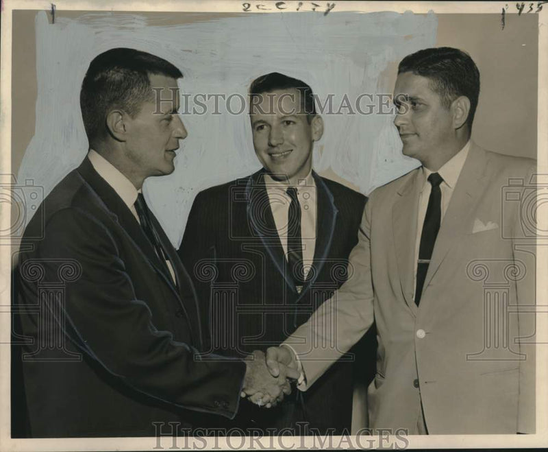 Load image into Gallery viewer, 1962 Press Photo Touro Infirmary outstanding interns honored - noo47293
