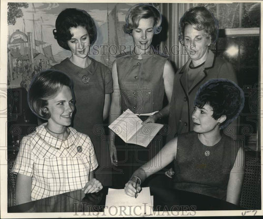 1968 Press Photo Alumnae of Pi Beta Phi Planning Annual Tea - noo47318