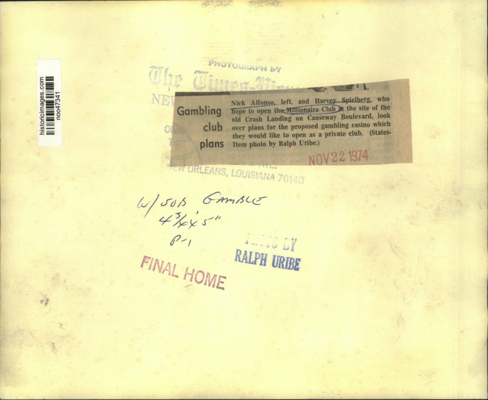 1974 Press Photo Millionaire Club builders look at plans in New Orleans