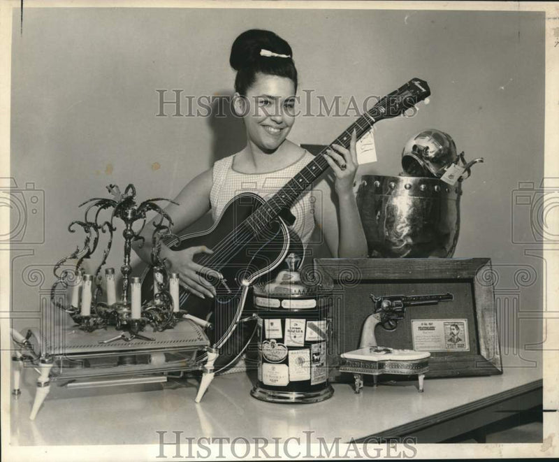 Load image into Gallery viewer, 1965 Press Photo Kattleen McNeil with Auctioned Items- Post Office Annual Sale
