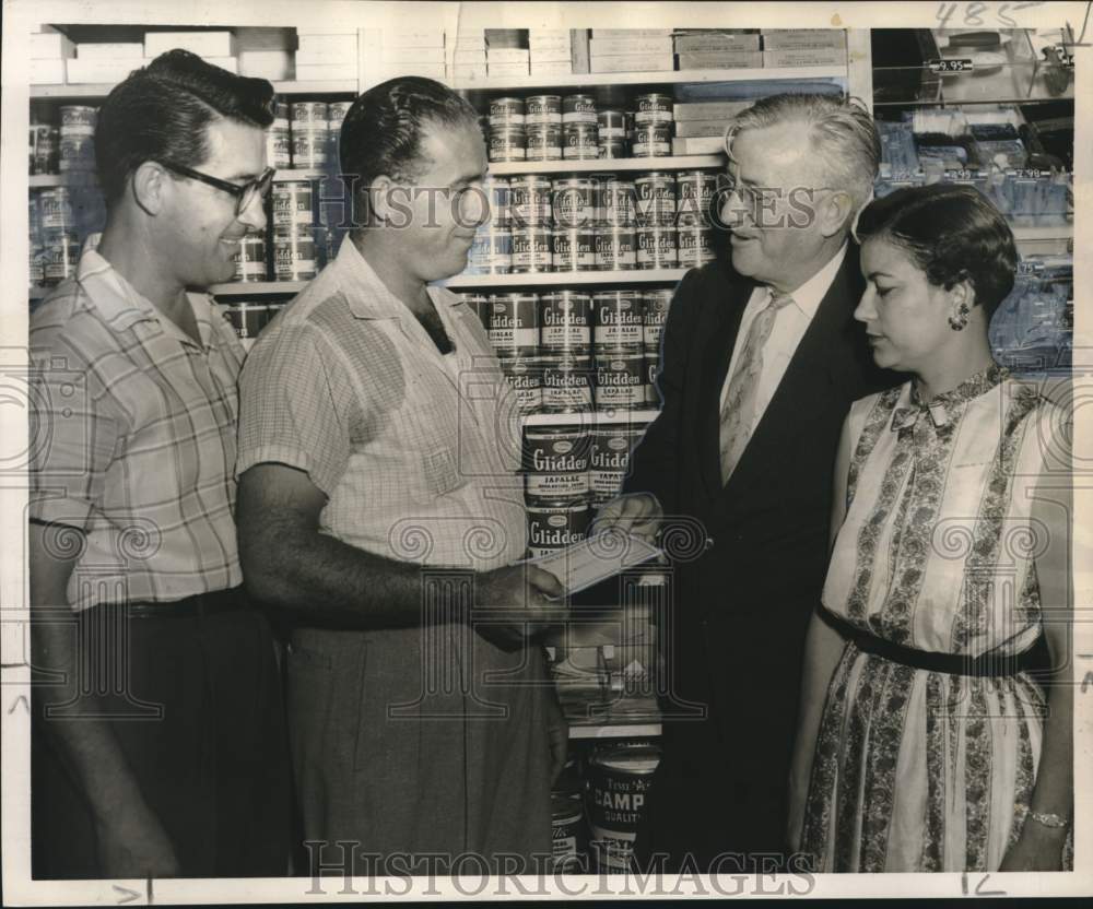 1955 Press Photo Anthony Palazola winner of The Glidden Co.nationwide contest
