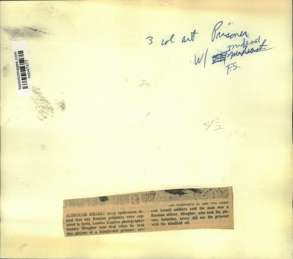 1967 Press Photo Israeli soldiers in Syria with blindfolded Russian officer