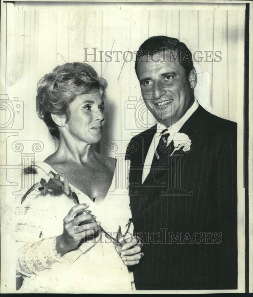 1969 Press Photo Cleveland Browns Art Modell with Bride Actress Patricia Breslin