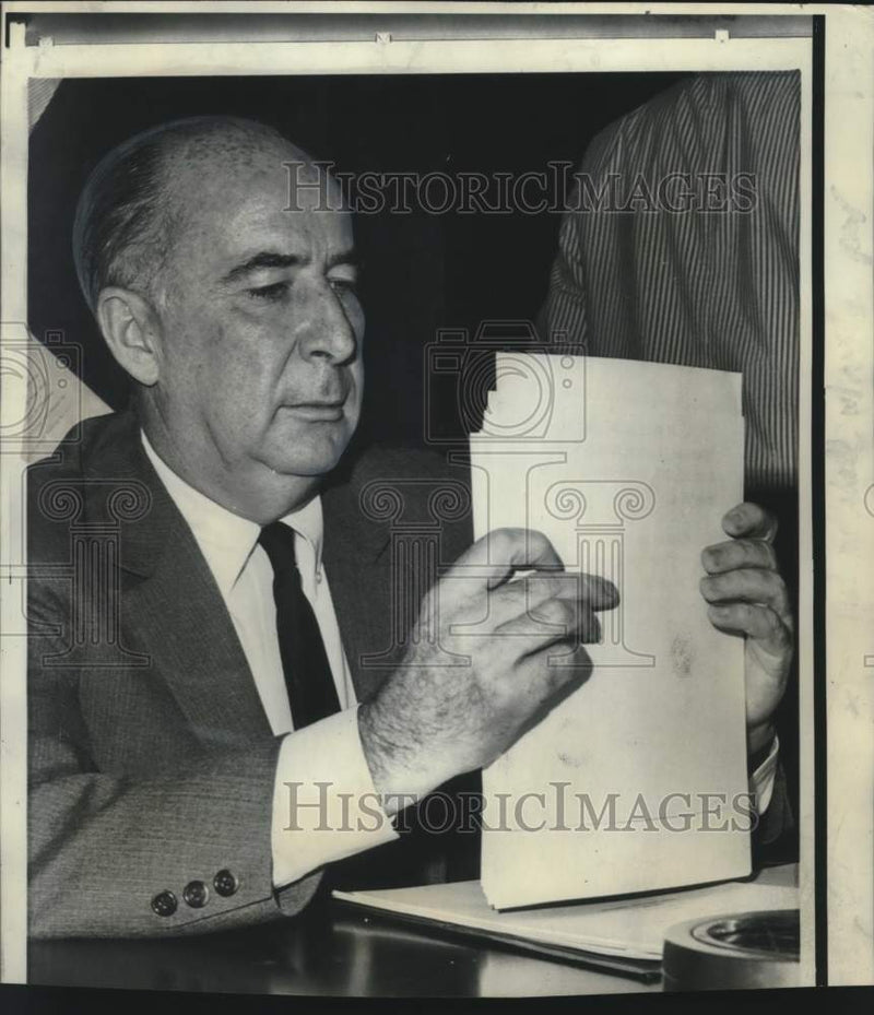 Load image into Gallery viewer, 1969 Press Photo Atty General John Mitchell proposes Voting Rights Act expansion

