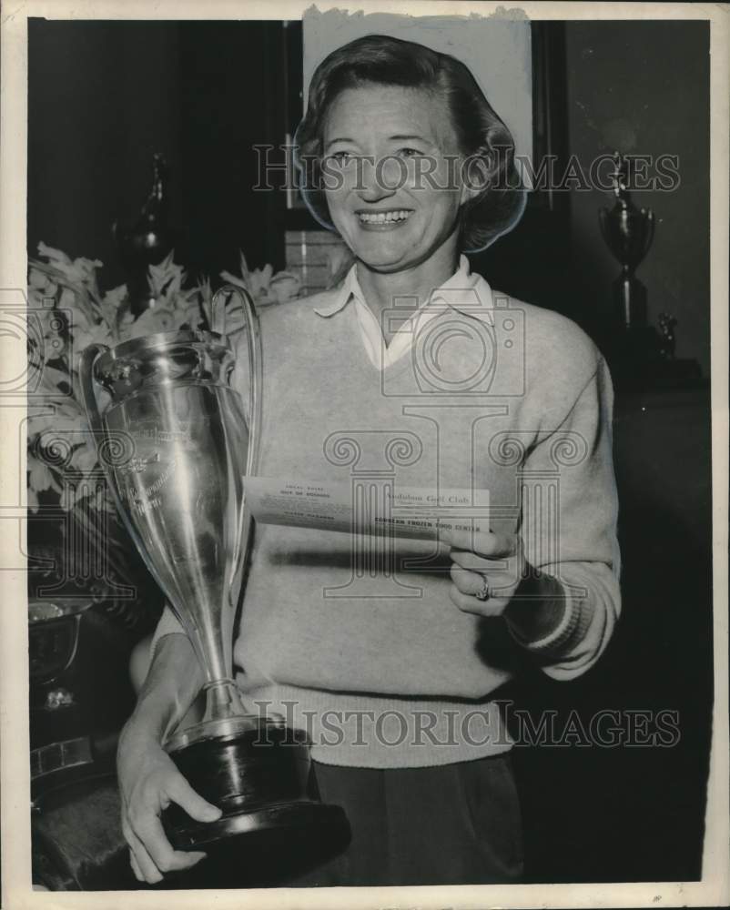 1967 Press Photo Mrs. E. J. Mittelbronn with Audubon Golf Club trophy