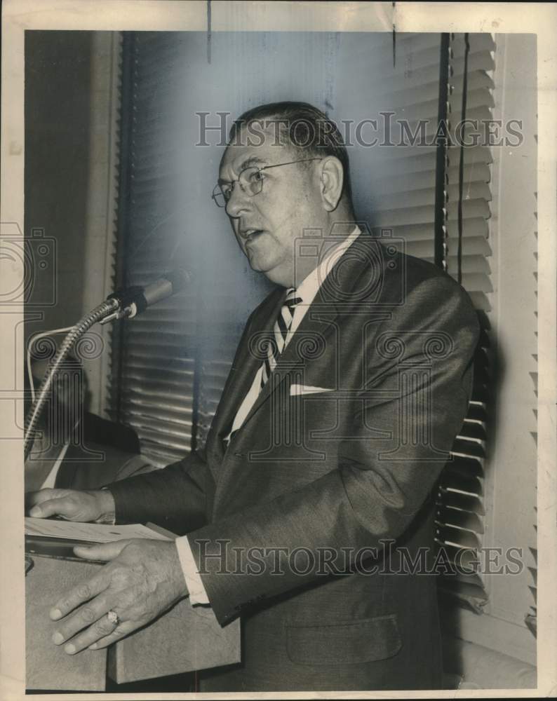 1965 Press Photo Dr. M.D. Mobley speaks in New Orleans - noo47613