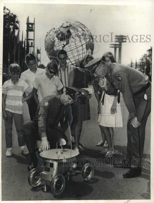 1965 Press Photo Apollo Mobile Lunar Laboratory at World's Fair - noo47616