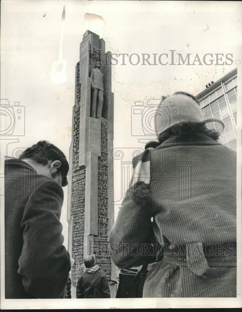 1971 Press Photo The deLesseps Story Morrison Memorial, Duncan Plaza- Historic Images