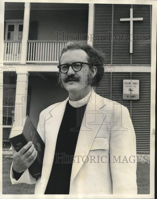 1974 Press Photo Reverend William Morris, vicar of All Saint's Episcopal Church- Historic Images