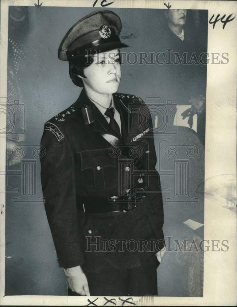 Load image into Gallery viewer, 1967 Press Photo Princess Muna attending a graduation parade at a Jordan college

