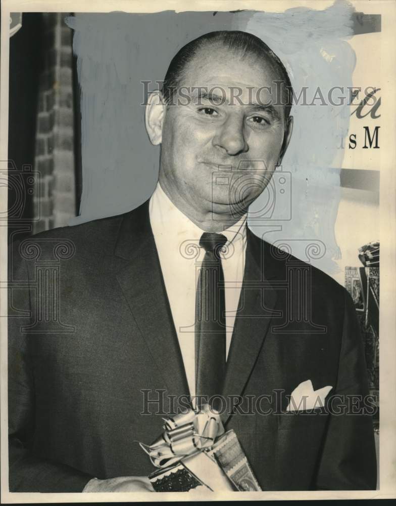 1964 Press Photo Jack Musick, president of Hiram Walker&#39;s Inc. in New Orleans - Historic Images