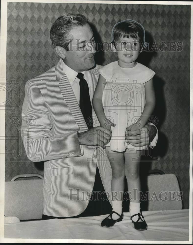 Load image into Gallery viewer, 1967 Press Photo Barbara Ellen Modenbach, National Cystic Fibrosis Foundation

