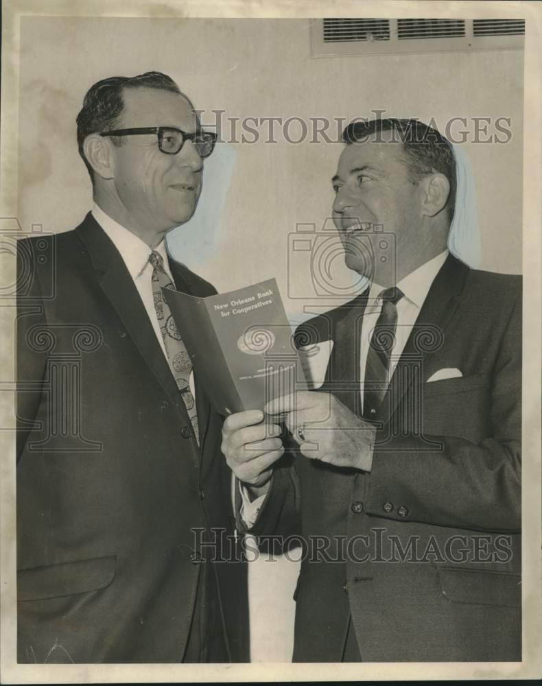 1967 Press Photo Kenneth D. Naden and W. C. Verlander Jr. at Jung Hotel- Historic Images