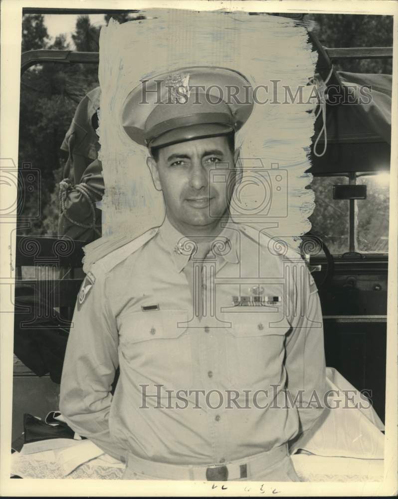 1952 Press Photo Lieutenant Colonel Paul R. Moore, in charge of program