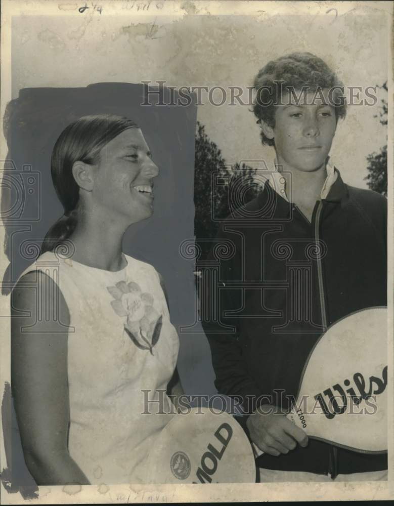 1971 Press Photo Tennis Winner Peggy Moore and Mark Meyers - Historic Images