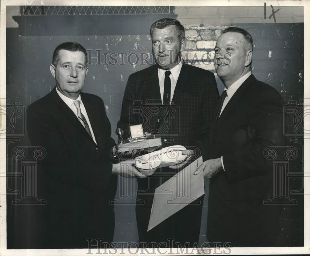 1962 Press Photo Charles J. Morris honored by the Martin Behrman Memorial Center
