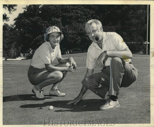1966 Press Photo Mrs. E.J. Mittelbronn & Dick Waters, Deep South golf tournament