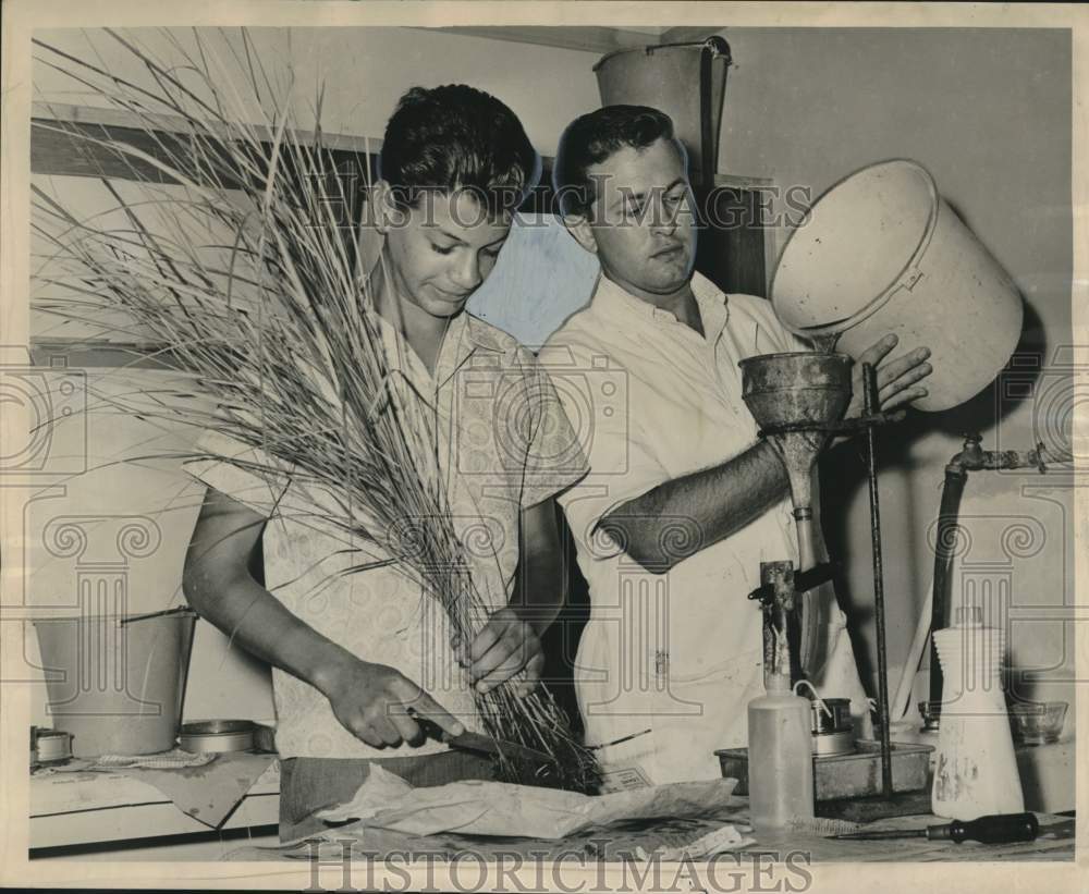 1963 Press Photo Calvin Schulte &amp; Alfred Poissenot- Louisiana Mosquito Control