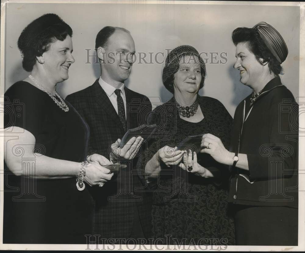 1964 Press Photo Presidents&#39; Cooperative School Club honor outstanding members- Historic Images