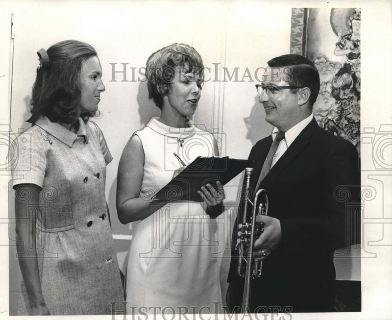 Load image into Gallery viewer, 1969 Press Photo Mrs. G. Michael Morrell Jr., Young Audiences concert committee
