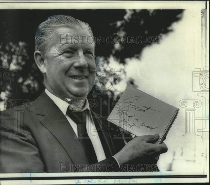 Load image into Gallery viewer, 1966 Press Photo Senator George Murphy, leaves hospital after throat surgery.

