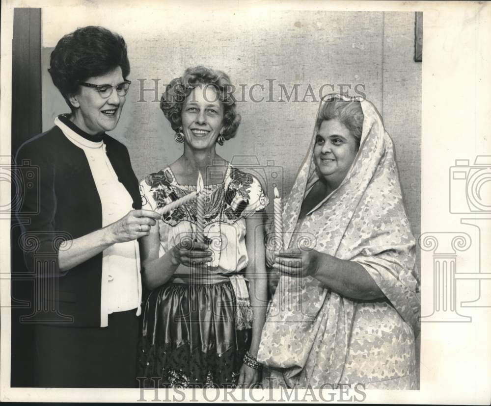 1970 Press Photo Ceremony of Federation Business &amp; Professional Women&#39;s Club