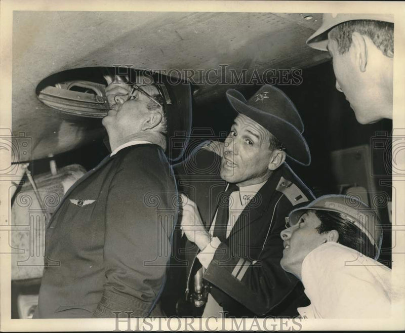 Load image into Gallery viewer, 1965 Press Photo Captain Dean Cooper &amp; Lieutenant Joseph Mumfrey- Kenner Police
