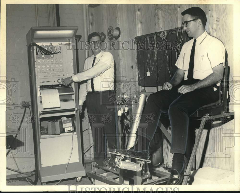 1968 Press Photo Charles A. Moffatt conducting an experiment with James Benedict- Historic Images