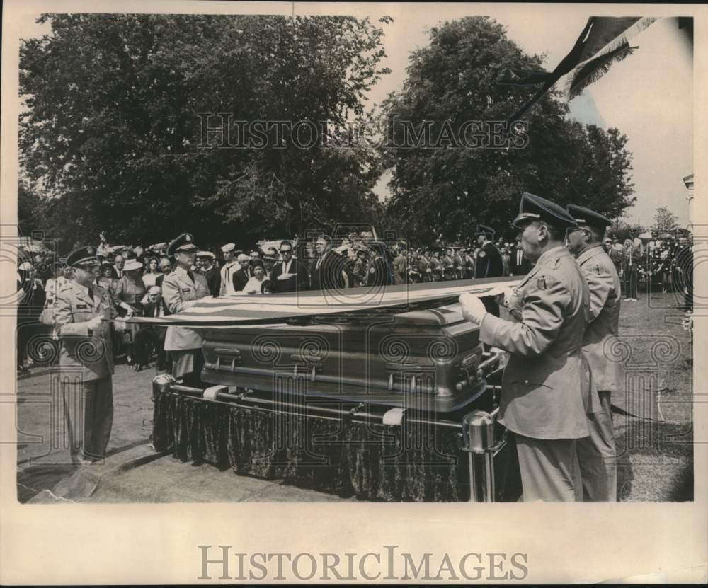 1964 Press Photo Military honors during Mayor Chep Morrison&#39;s funeral- Historic Images