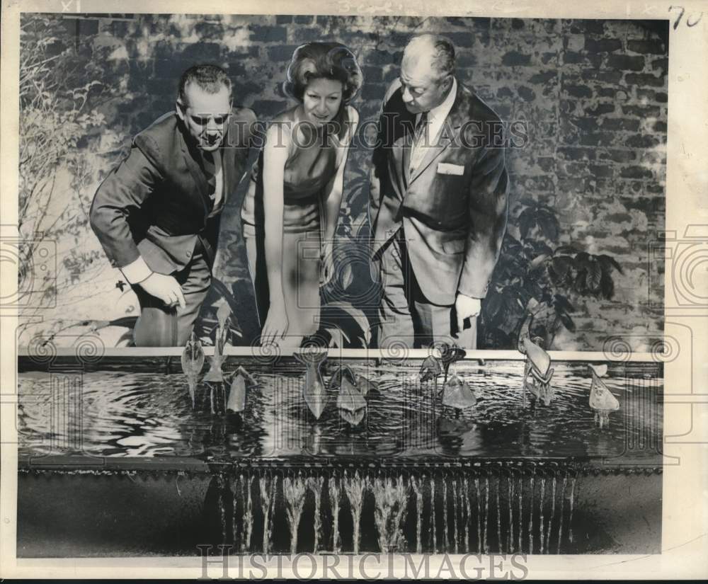 1965 Press Photo Memorial Executive Committee inspect Morrison Memorial Fountain