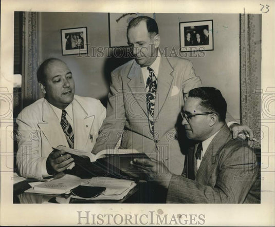 1949 Press Photo Clarence Molinari sworn in as Special Investigator- Gambling