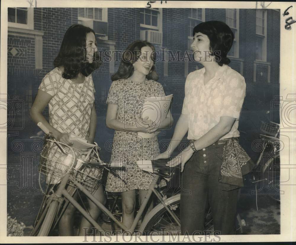 1971 Press Photo Watson fellowship award winners of Newcomb College, Louisiana- Historic Images