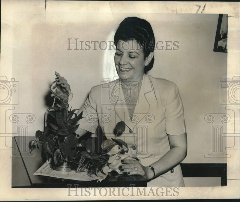 Load image into Gallery viewer, 1950 Press Photo Jeanne Montault Insurance Women of New Orleans President
