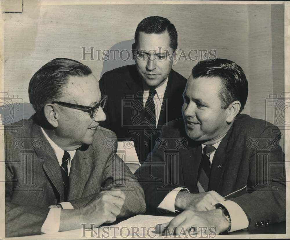 1964 Press Photo Sponsoring officials plan for Law Day USA in New Orleans
