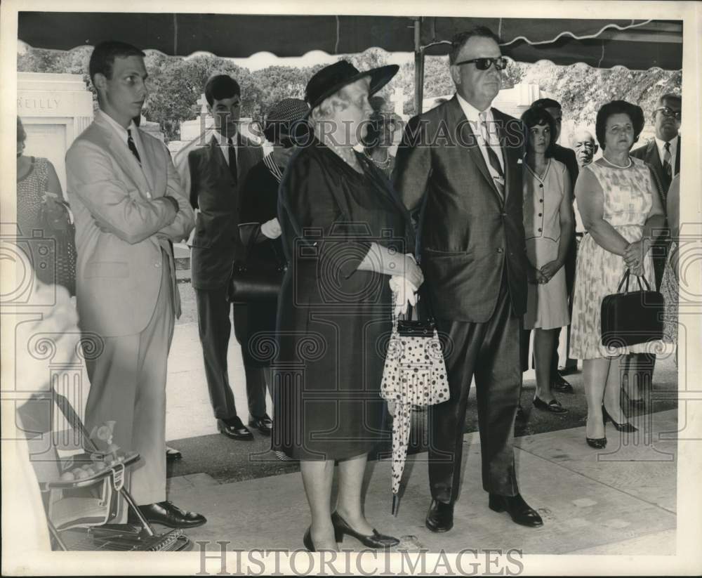 1966 Press Photo Family of the Late Chep Morrison at his Memorial services - Historic Images