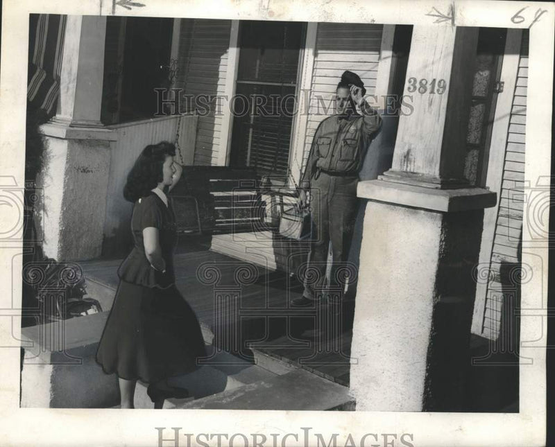 Load image into Gallery viewer, 1949 Press Photo Mrs. Aleman impressed with speedy service of disaster services
