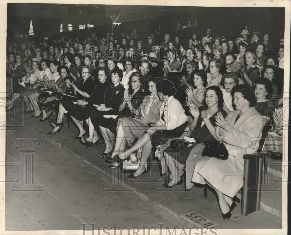 1961 Press Photo Parents attend Parents Institute at Loyola University