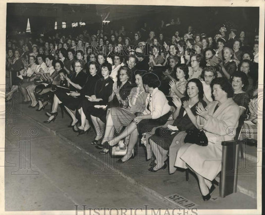 1961 Press Photo Parents attend Parents Institute at Loyola University