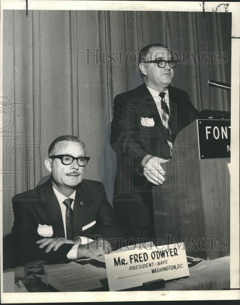Load image into Gallery viewer, 1969 Press Photo Speakers at National Assoc of Postal Supervisors in New Orleans
