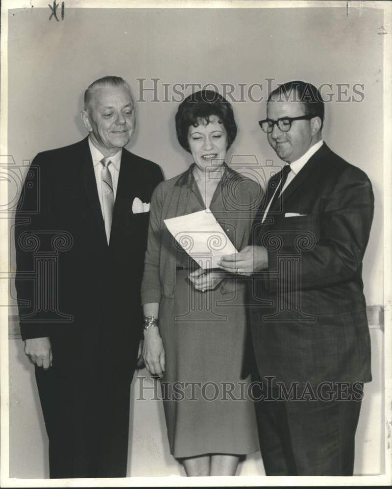 Load image into Gallery viewer, 1962 Press Photo Annual Knights of Columbus Charity show in McMain Auditorium
