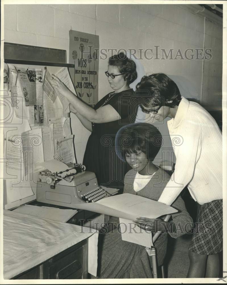 1966 Press Photo New Orleans graduates of Women's Job Corps training centers
