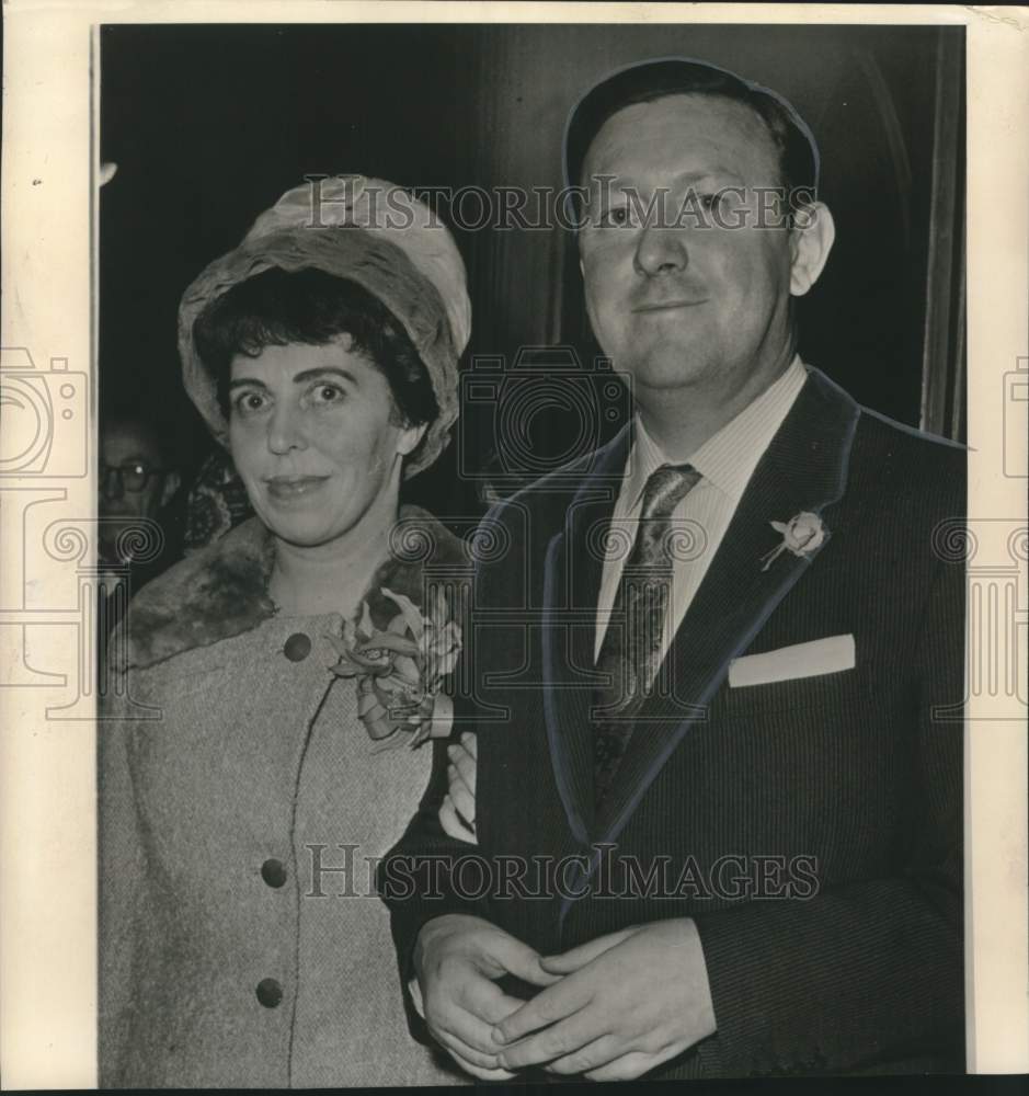 1962 Press Photo Cruise O&#39;Brien &amp; Marie Macentee nuptials in New York - Historic Images