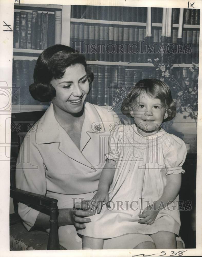 Load image into Gallery viewer, 1965 Press Photo Mrs. Lewis C. Moulton with her daughter Anne Harris
