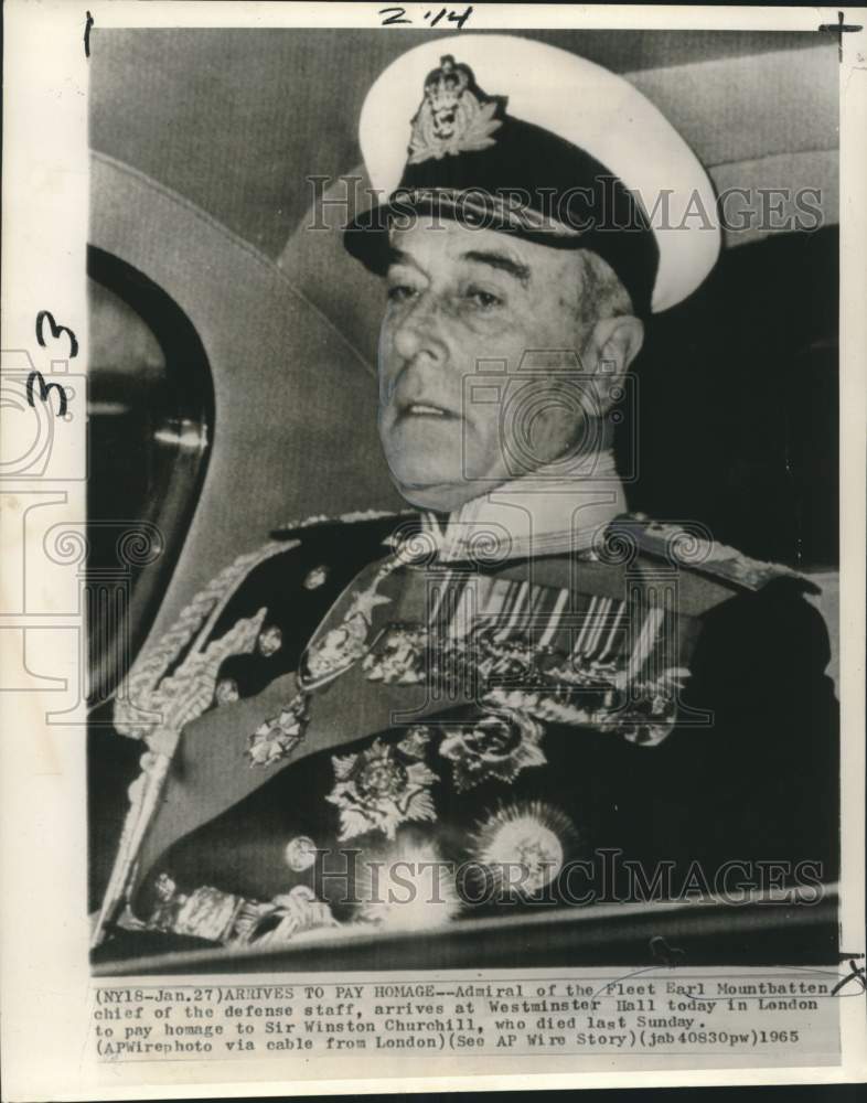 Load image into Gallery viewer, 1965 Press Photo Mountbatten Admiral pay homage to Sir Winston Churchill
