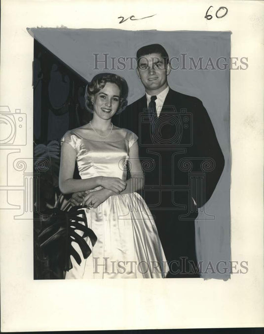 1960 Press Photo Mr. & Mrs. Frank Hennington Nix Jr in their Atlanta home