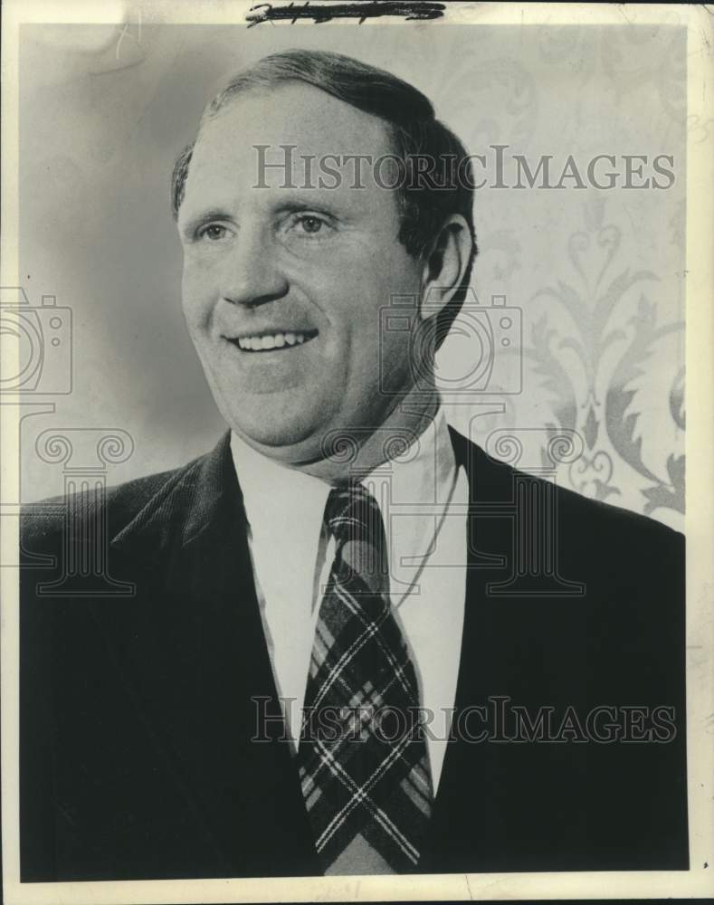 1975 Press Photo Jack Pardee, Coach of the Chicago Bears - Historic Images