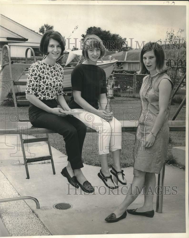Load image into Gallery viewer, 1966 Press Photo Miss Susan Pavy, Chi Omega Alumnae luncheon - noo49216
