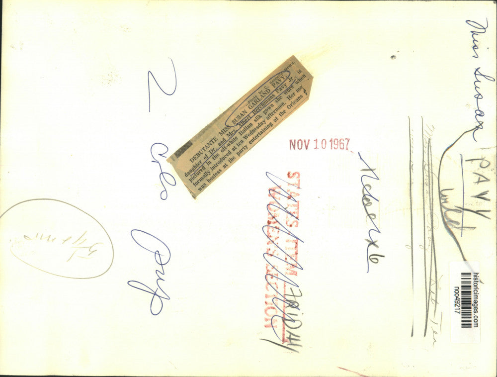 1967 Press Photo Debutante, Miss Susan Garland Pavy in silk gown for tea party